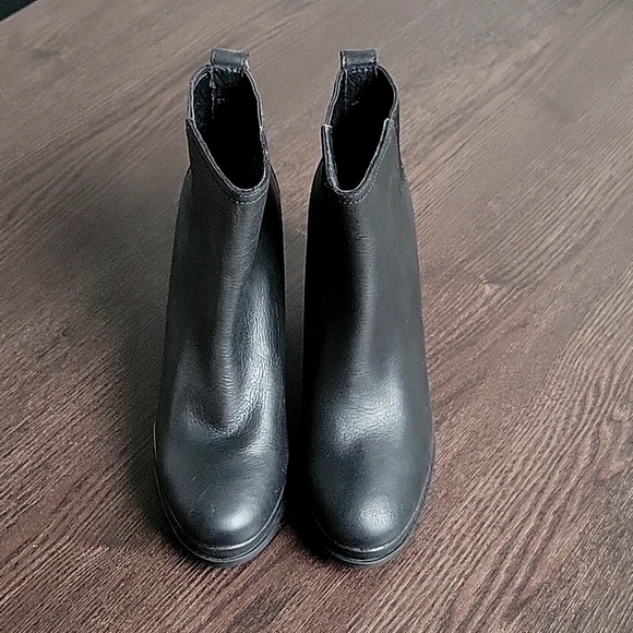 Sorel - Picture 1 of 5